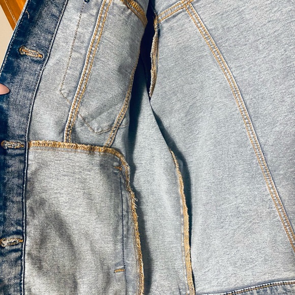 Abercrombie & Fitch Light Blue Denim Jacket - Picture 4 of 11